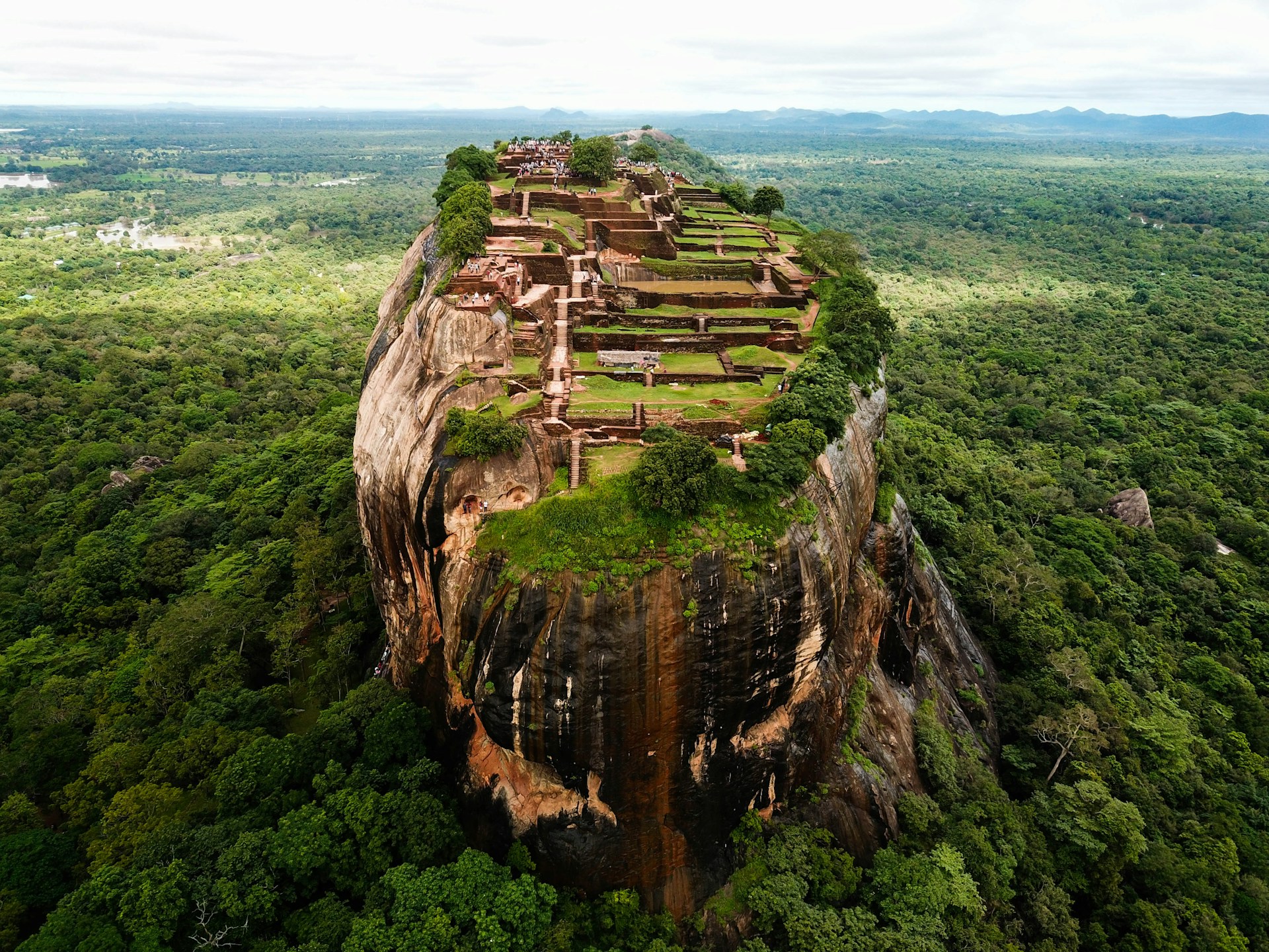 Sri Lanka — Pearl of the Indian Ocean